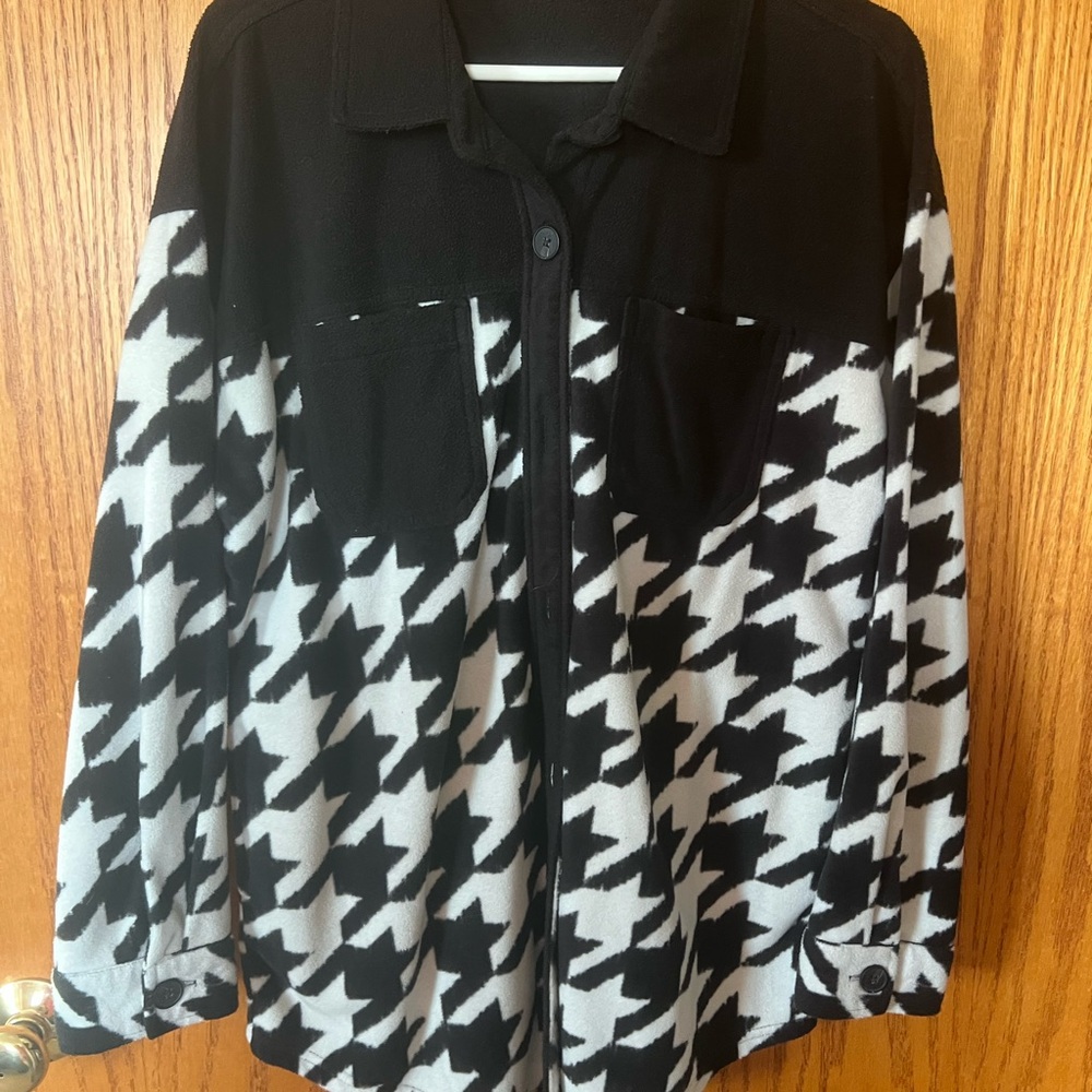 Stylish Maurice's Black and White Houndstooth Women's Fleece Shacket